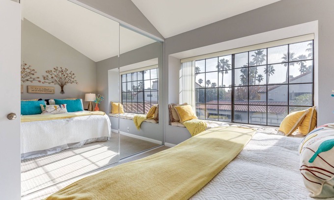 Oxnard Shores House | Oxnard Resort Townhome: Pool & Beach Access!