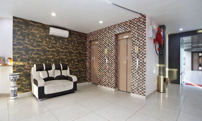 Chopasni Housing Board Hotel | OYO 11973 Badri Palace