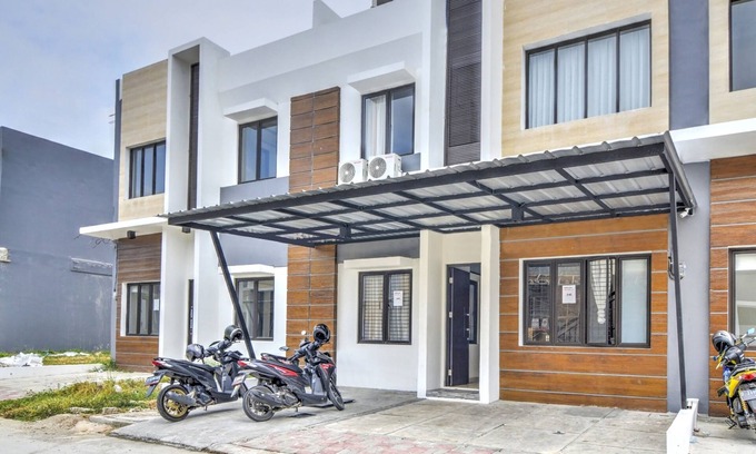 Karawang Hotel | OYO 3346 Rukos Colombus G5