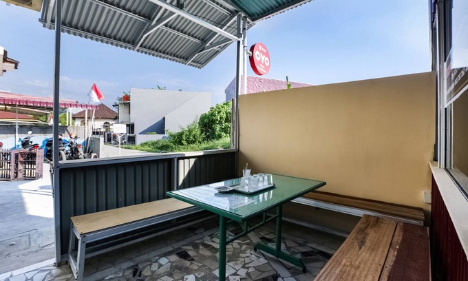 Padang Hotel | OYO 3907 Mine Residence