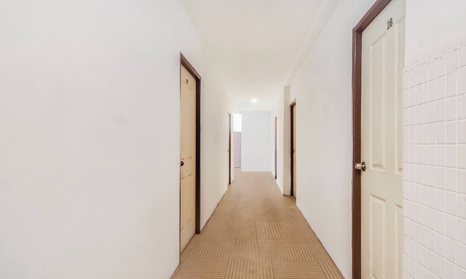 Kuching Hotel | OYO 44017 L & C Premium Stay