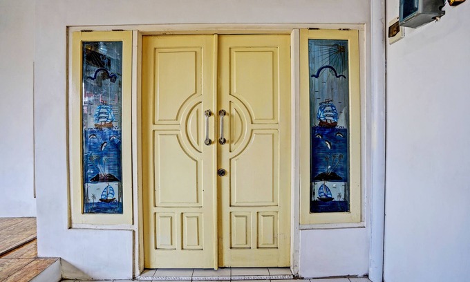 Kalipuro Hotel | OYO 92816 Ana Homestay