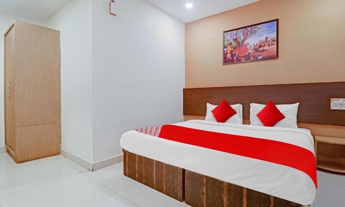 Hyderabad Hotel | OYO Flagship Star Inn Near Durgam Cheruvu