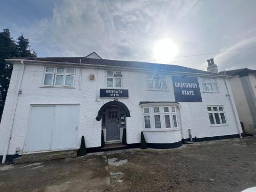 Uxbridge South Hotel | OYO Greenway Stays