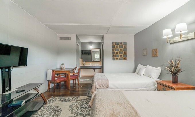 Booneville Hotel | OYO Holiday Capri Motel & Rv Park