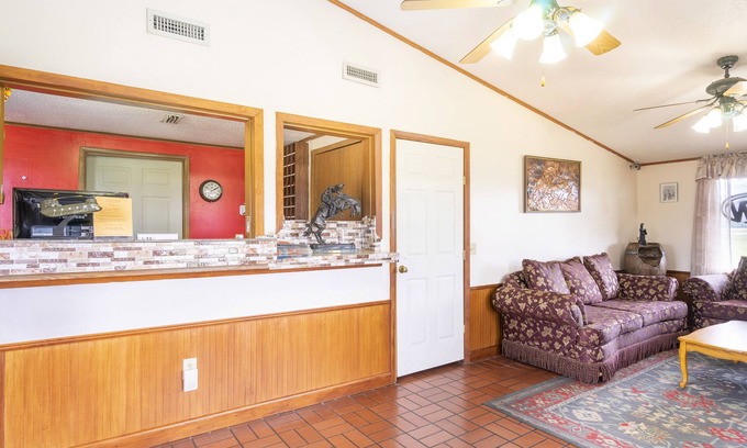 Daleville Hotel | OYO Hotel Daleville AL Hwy 84