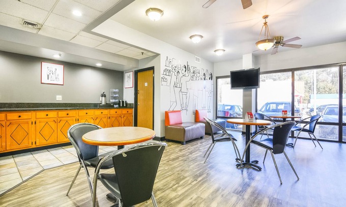Jacksonville Hotel | OYO Townhouse Inn Jacksonville near Little Rock Air Force Base