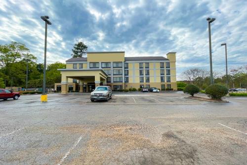 Tougaloo Hotel | OYO Townhouse Jackson - Ridgeland