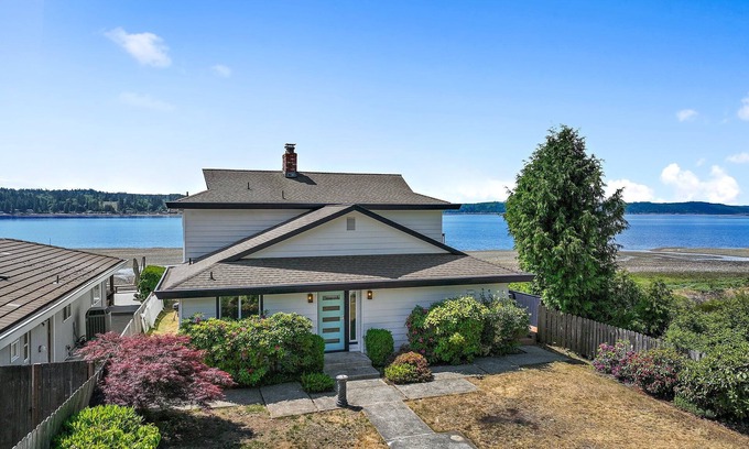 Belfair House | Oysters, Clams, private beach, relaxing waterfront home