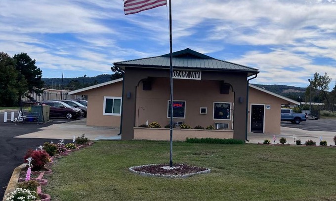 Mena Hotel | Ozark Inn
