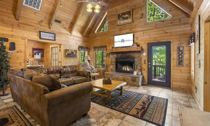 Branson Cedars Cabin | Ozark Preserve Premium Log Cabin HotTub Firepit Car Charger Free Tickets Near Thunder Ridge