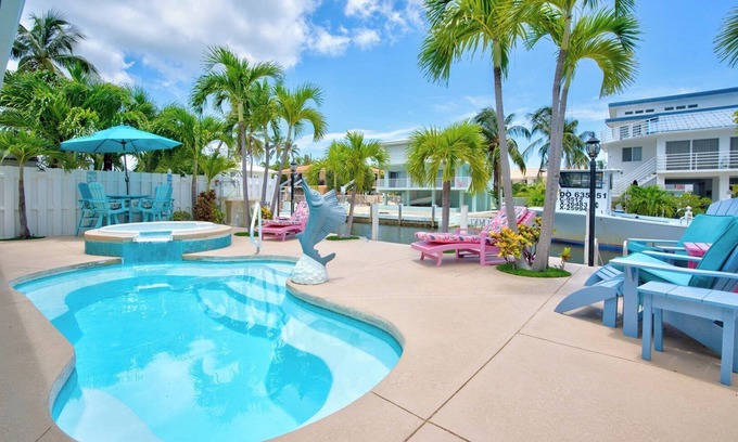 Marathon House | P11 - Charming 2 bedroom 2 bath duplex with private pool and dock -.