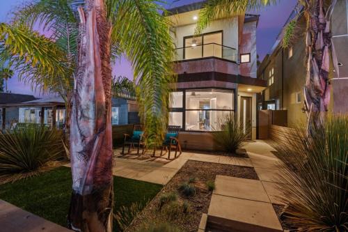 Crown Point House | Pacific Beach Paradise by Cardo - Spacious Retreat
