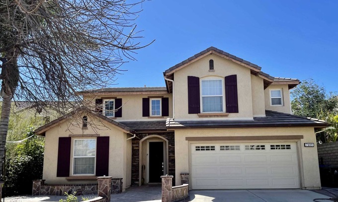 Calabasas House | Pacific Dreams West Hills. 6 BR 3 BA. Sleeps 10-12