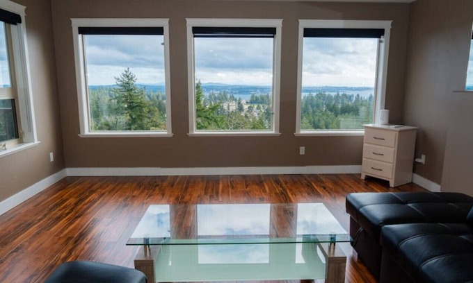 Colwood House | Pacific Outlook View
