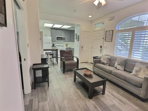 Oceano House | Pacific Plaza #304 - Condo on the Coastline - 1BdrmD-K-QSofa
