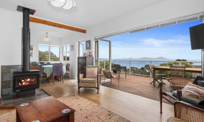 Waipu House | Pacific Views - Langs Beach Holiday Home