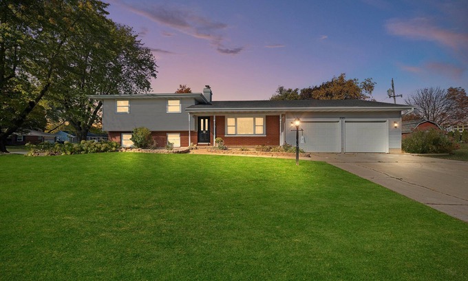 Ashwaubenon House | Packer Love on Dove-NEW ENTERTAINMENT GARAGE