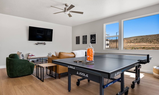 St. George House | Paddle and Play: Desert Color Lagoon + Beaches
