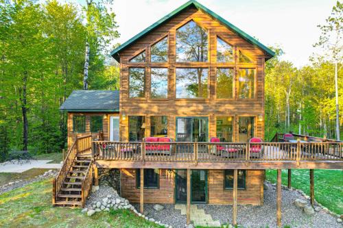 Hayward House | Paddle Ready Hayward Lake View Retreat with BBQ