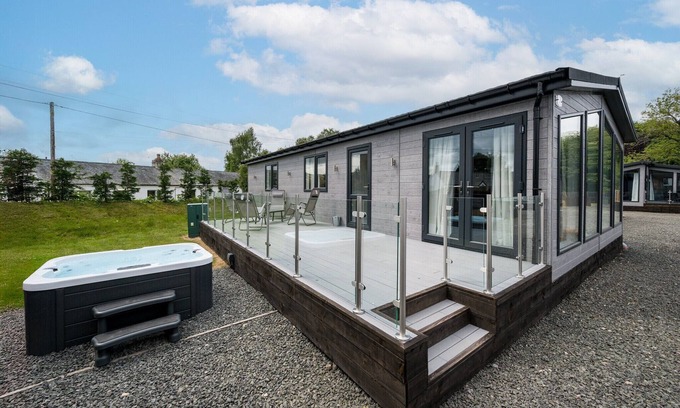 Perth Cottage | PADDOCK LODGES| DELUXE 3 BED CHALET