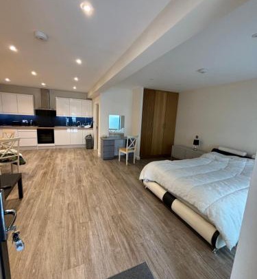 Stratford Apartment | Paddy's Inn