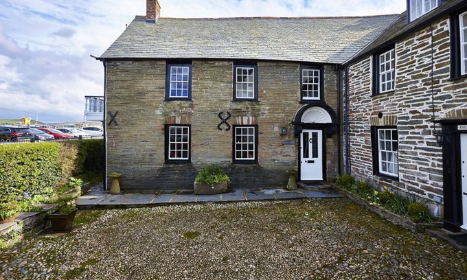 Treator Villa | Padstow House - Five Bedroom Villa, Sleeps 10