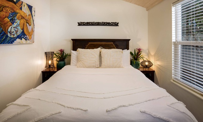 Paia Hotel | Paia Inn - 1 Bedroom King Suite - Garden View