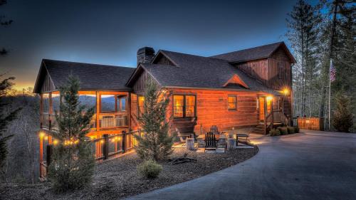 Mineral Bluff House | Painted Sunset Lodge