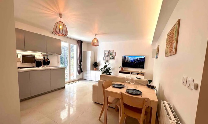 Peyrolles-en-Provence Apartment | Paisible Studio Tout Neuf en Lisière de Forêt