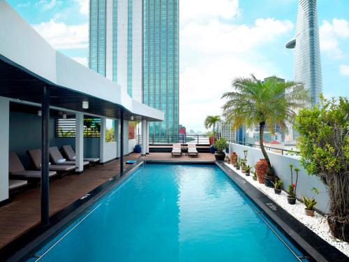 Nguyen Hue Walking Street Hotel | Palace Hotel Saigon