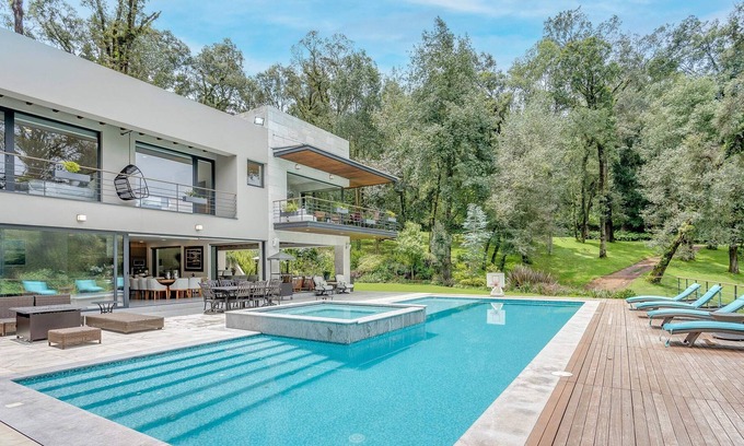 Valle de Bravo Villa | Palatial Private Pool Villa Like Your Own Resort