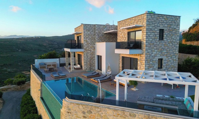 Kissamos Villa | Paleokastro Luxe Villa - Jacuzzi - HeatedPrivate Pool
