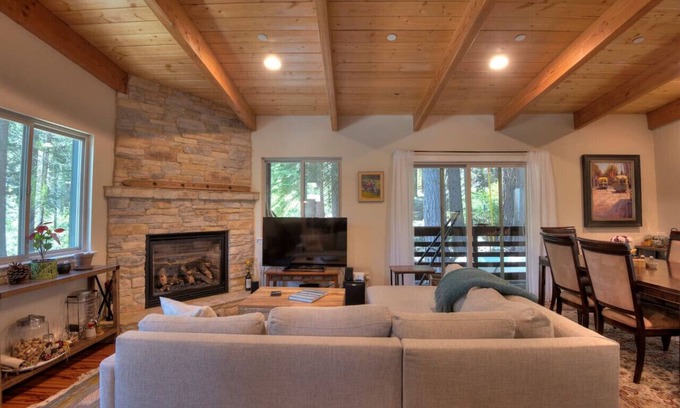Alpine Meadows House | Palisades-Alpine Home w/Hot Tub