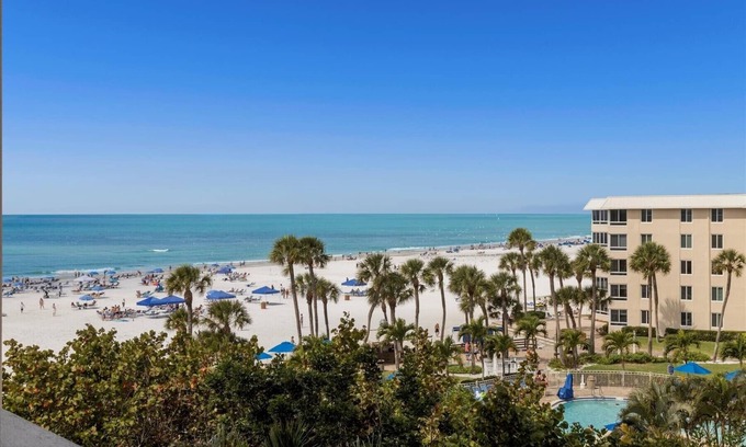 Siesta Key Condo | PALM BAY 5th floor ON THE BEACH nSunsets from the open lanai, Two Queen beds.