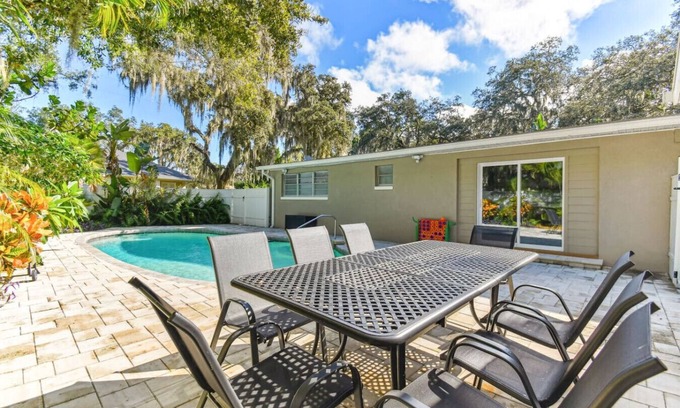Temple Terrace House | Palm Breeze Getaway Tampa