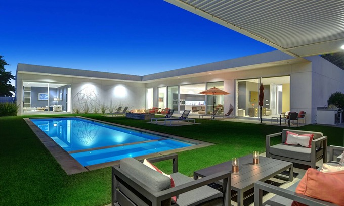 Palm Springs House | Palm Perfect! Luxurious property in stunning setting. See the video!