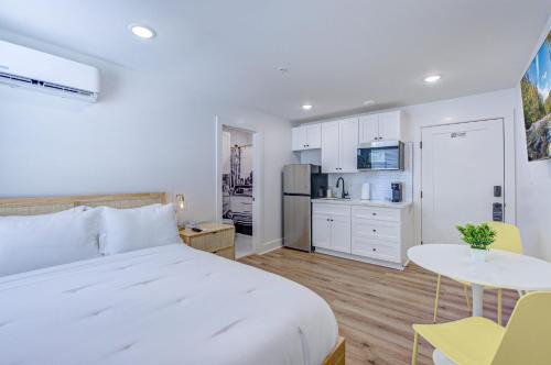 Galveston Apartment | Palm Springs Studio Apartment