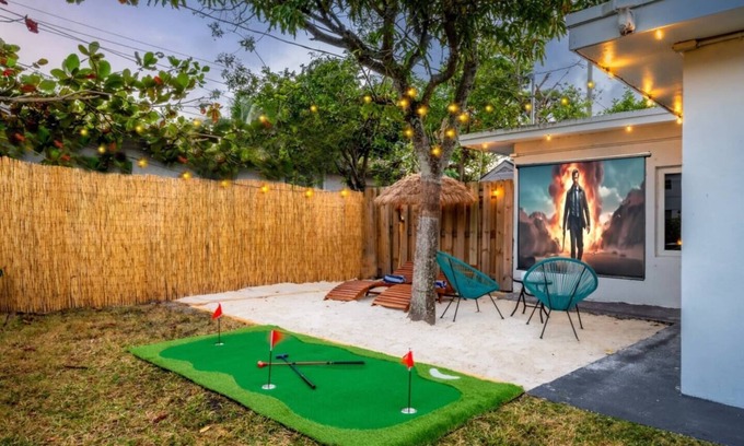 Central Oakland Park House | Palm Vista House – Your Ultimate Work Hard Play Hard South Florida Escape!