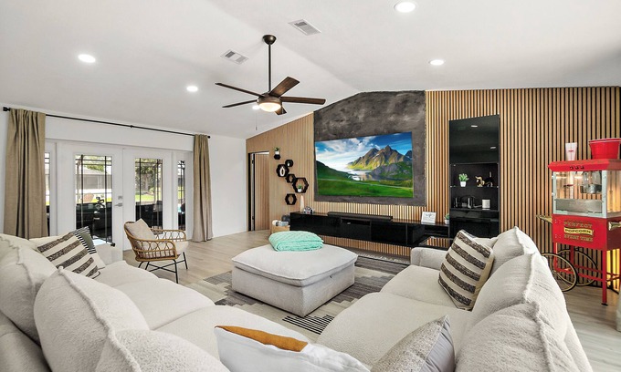 Palm Harbor House | Palmasis Oasis - A Picturesque Luxury waterfront Getaway