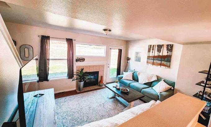 Palmer Lake House | Palmer Lake near AF Academy Pet Friendly King Bed 4 TVs