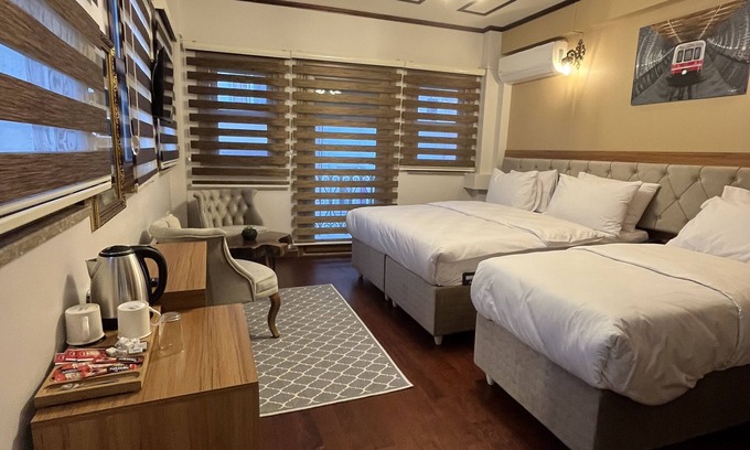 Kumkapi Bed & Breakfast | Palmera Art House