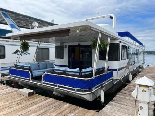Seneca Boat Rental | Palmetto Paradise Houseboat