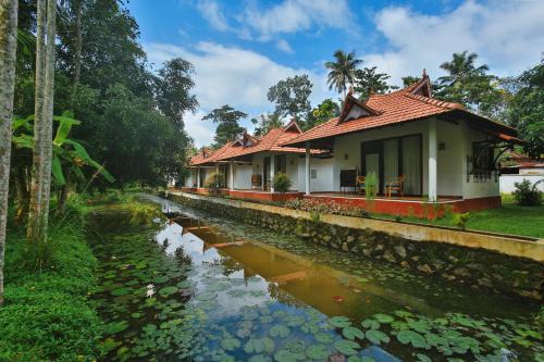 Alappuzha Resort | Palmgrove Lake Resort