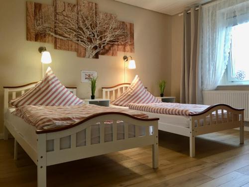 Hilbringen Apartment | Palminas Ferienwohnung OG