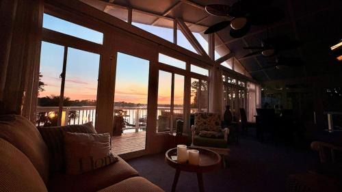 Chapin House | Palms in Paradise 2 Docks & Steps into Lake Murray