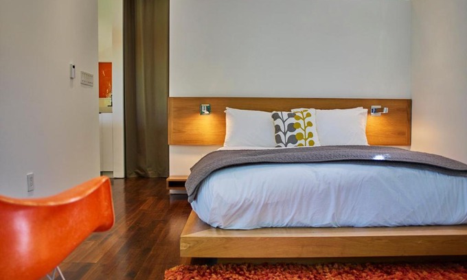 Venice House | Palms Place