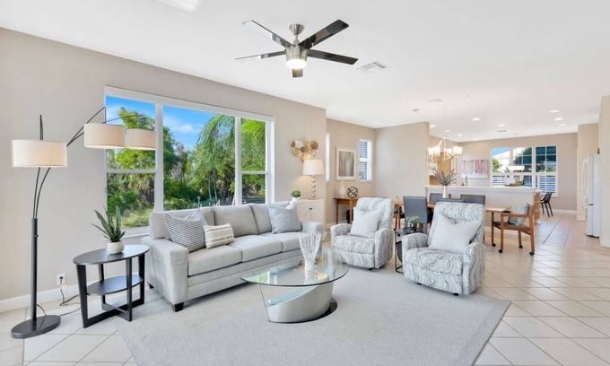 Tropical Cove Condo | Palmtree Posh at Lexington CC Lake Village