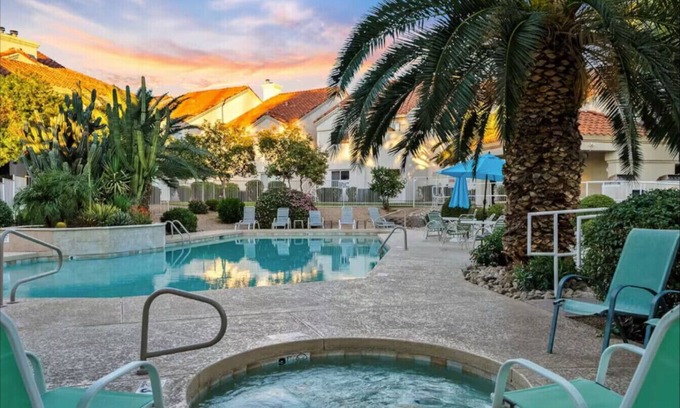 Paradise Valley Village Apartment | Palmview Oasis