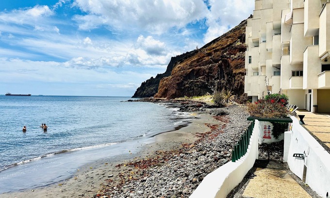 Santa Cruz de Tenerife Apartment | Pambnb - Modern Beachfront Apartment Hideaway